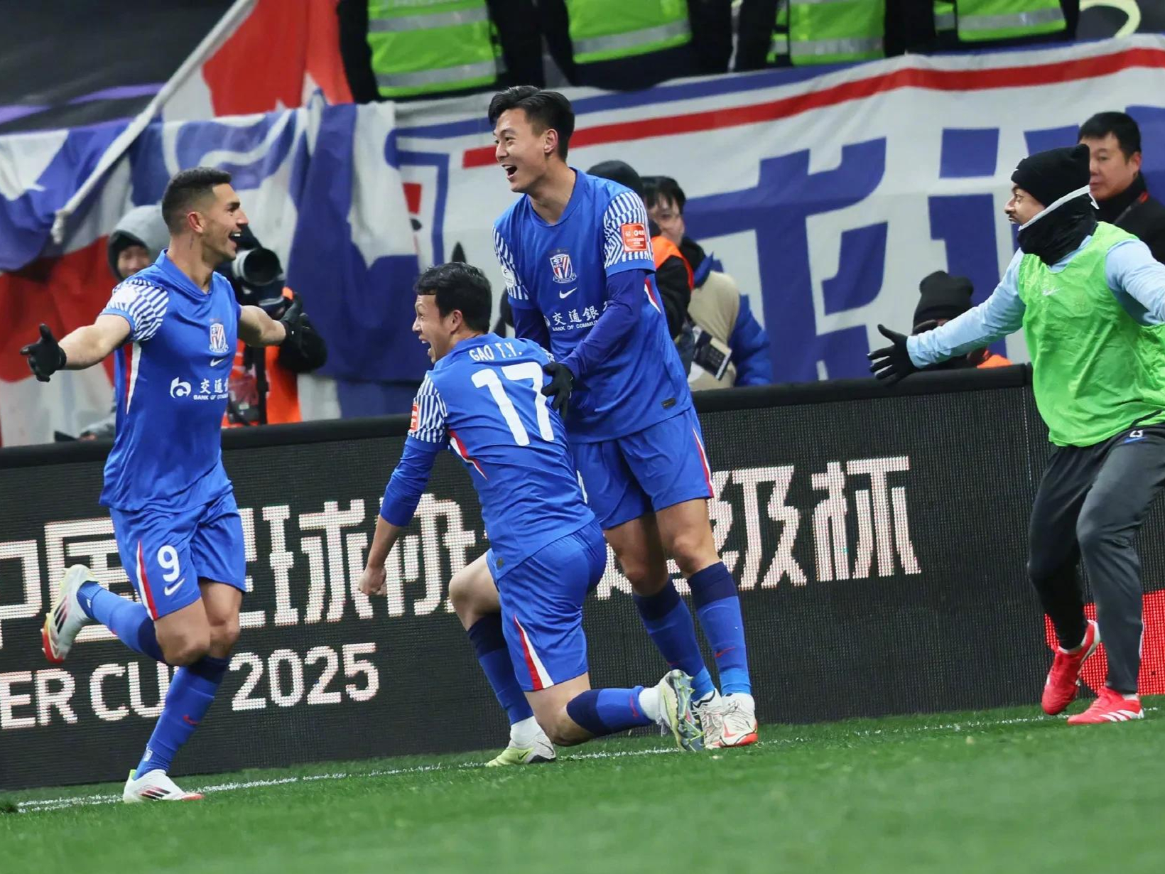 九游体育官网包含上海申花国际比赛日状态回暖，志在英超名次提升，更衣室稳定，团队化学反应显著的词条