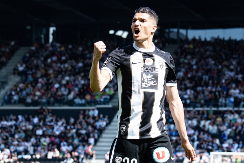 关于阿贾克斯发布备战花絮；赛前状态回暖；法甲任务艰巨；球探报告显示潜力的信息