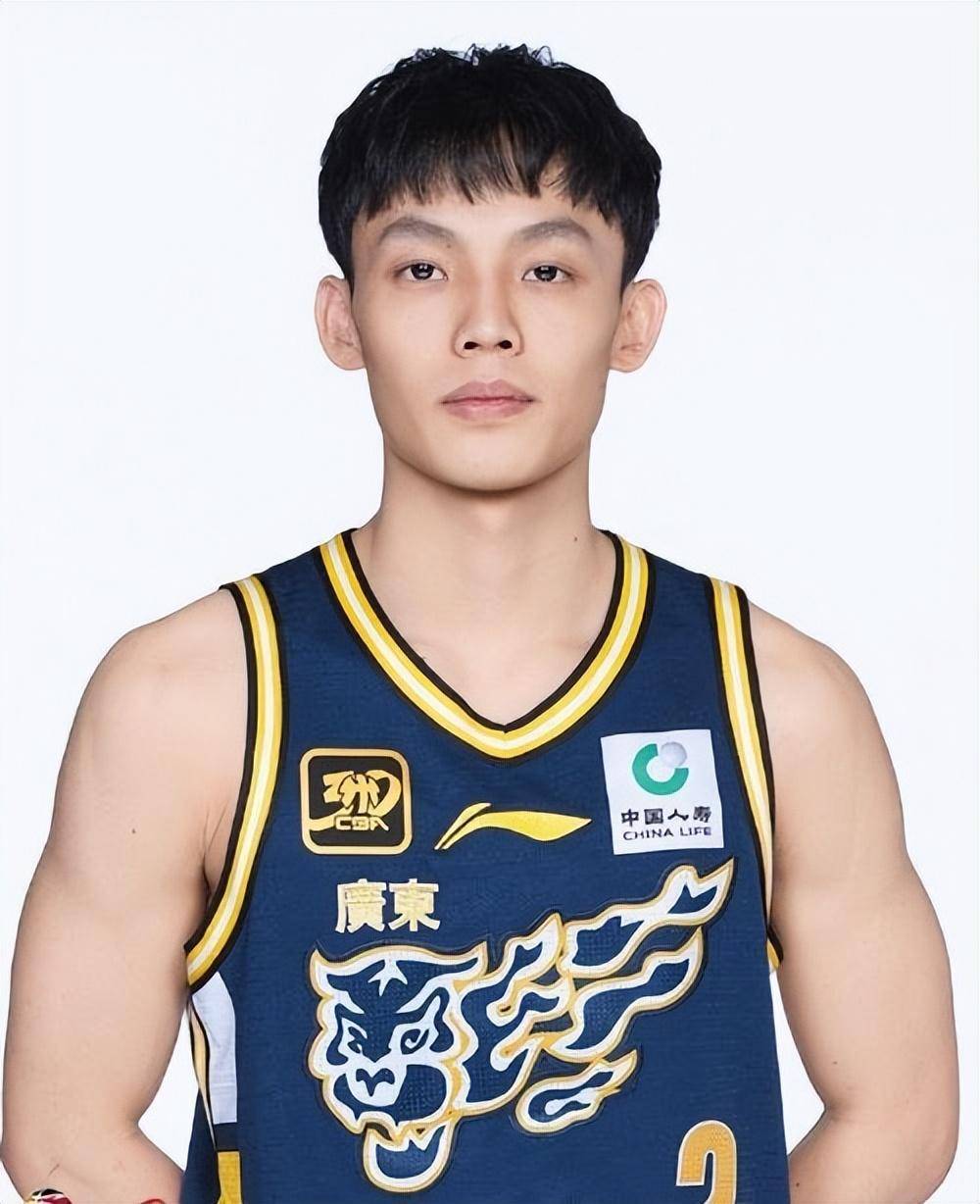 国际比赛日广东宏远调整名单以备全明星赛；队长鼓劲环节打磨；态度坚定；赛程密集仍需轮换的简单介绍